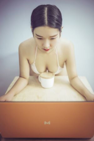 天降女子樱花