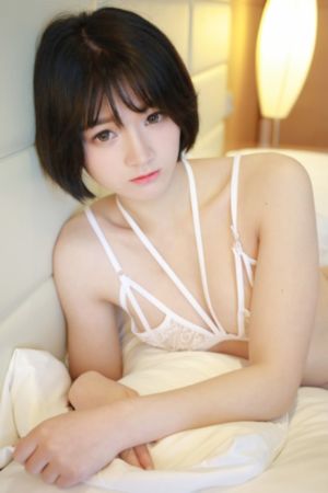 医生隔着内裤揉弄护士视频