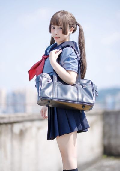 领导在车里含我奶头a片