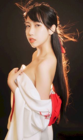两个领导在车里吃我奶h视频